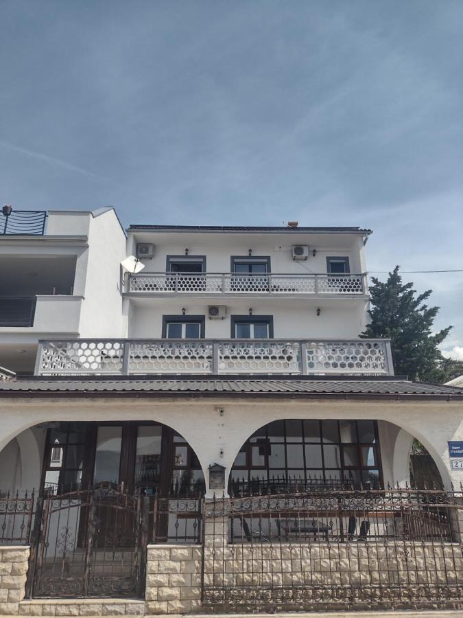 Apartments Vita Novi Vinodolski Buitenkant foto