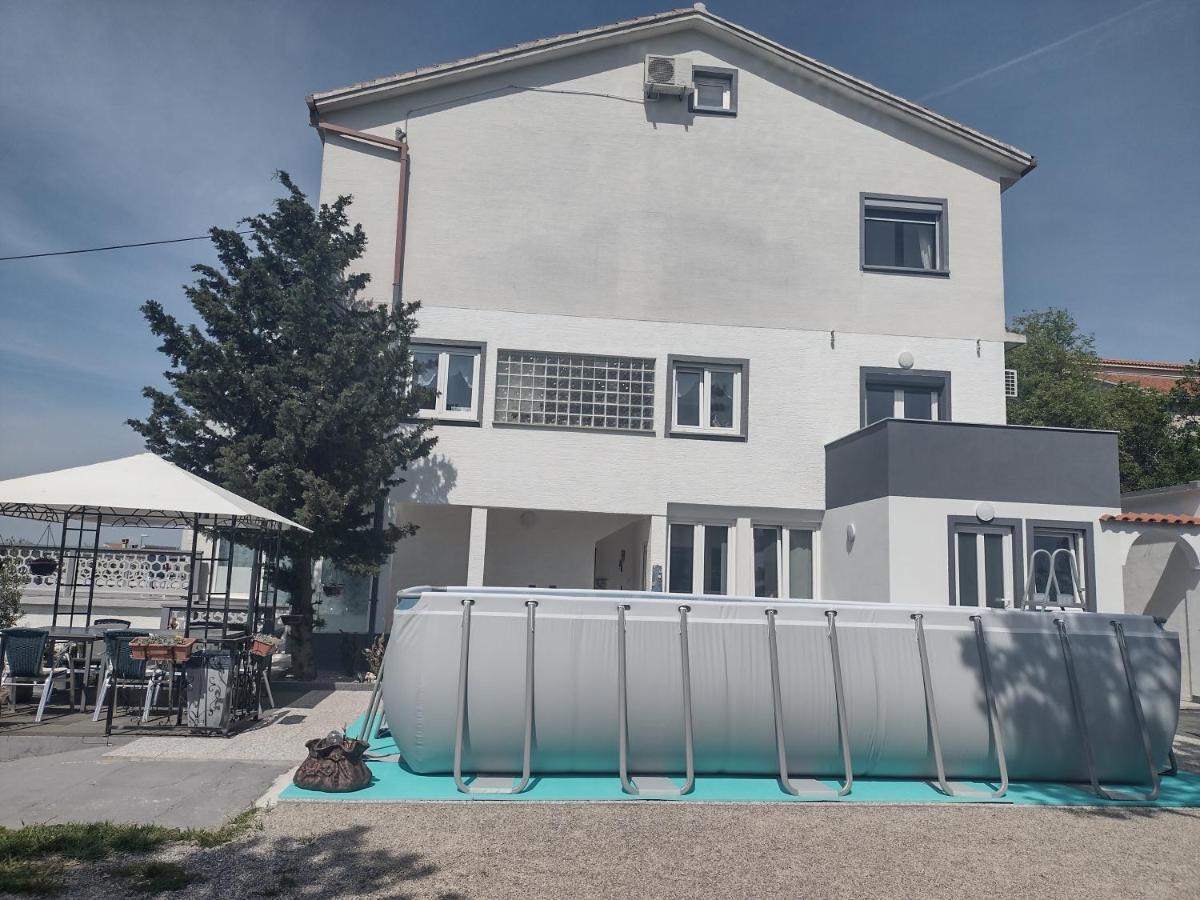Apartments Vita Novi Vinodolski Buitenkant foto